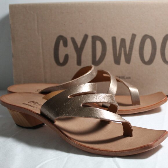 NWB CYDWOQ Cydney Mandel Cupertino Bronze Kitten Heel Sandals 40 - Picture 1 of 6